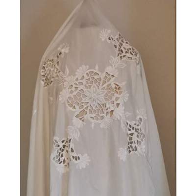 Nappe de Table Ronde Broderie et Dentelle