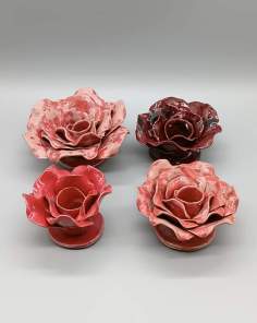Bougeoirs en Forme de Roses en Barbotine