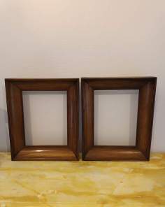 Paire de Cadres Anciens en Noyer Massif