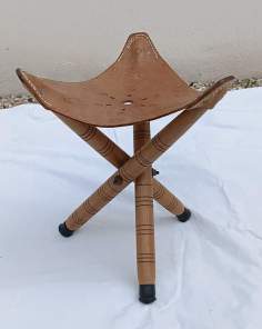 Magnifique Tabouret Tripode Pliable Artisanal en Cuir et Bois