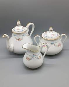 Théière, Sucrier et Pot à Lait en Porcelaine Fleurie